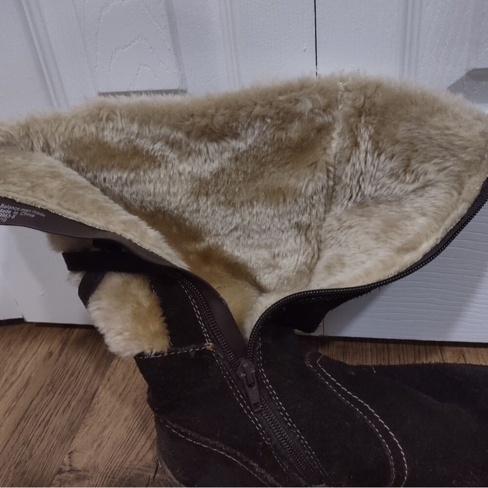St. John's Bay Leather Fur Lined Suede Boots in Brown Size 8 - Picture 2 of 9